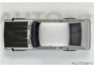 NISSAN SKYLINE 2000 GT-R (KPGC110) TUNED VERSION „CARBON BLACK BONNET“ silber AUTOart 1:18 Composite